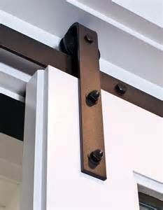 80kg-100kg Black Bent Strap Barn Door Hardware Kit ลูกกลิ้งประตูบานเลื่อนและราง