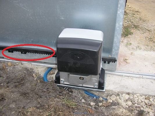 ชั้นวางประตูบานเลื่อนขนาด 1000 X 12 X 30 มม. ประตูบานเลื่อนอัตโนมัติ ชั้นวางเหล็ก Nylon