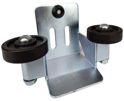 เพิงเฟอร์นิเจอร์ Metal Gate Catchers ฮาร์ดแวร์ 84mm Sliver ลูกกลิ้งไนล่อนเคลือบสังกะสี