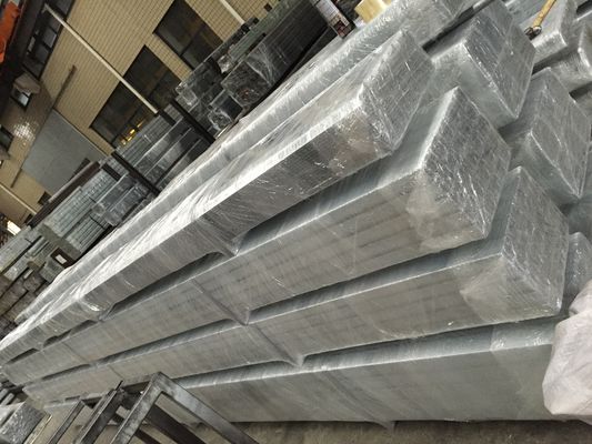 เหล็กเหล็ก 235 รางประตูบานเลื่อนด้านล่างสำหรับรถเข็นประตู Cantilever